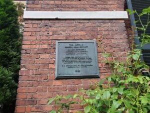 A bronze plaque detailing the Beacon Hill neighborhood's standing as a national historic landmark. Photo by Kevin Clang.