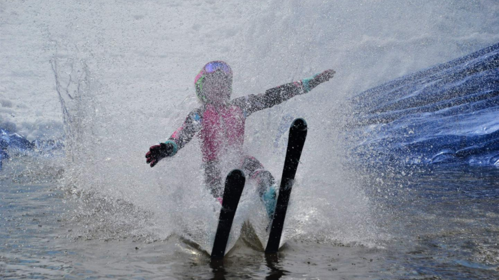 A water skier has fun skiing on a pond